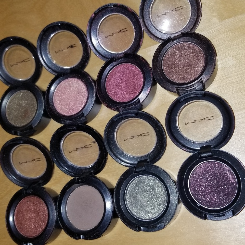 Lightly used MAC Cosmetics eyeshadow powder - Picture 3 of 5